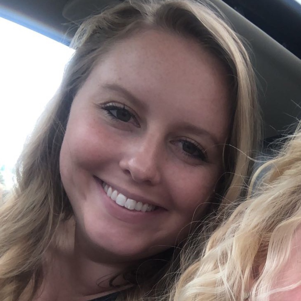 Meet your Posher, Casandra